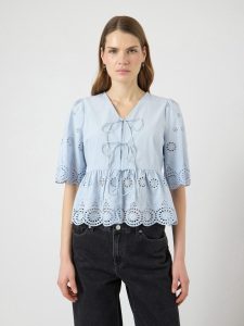 Spitzenbluse Y.A.S “YASCORNELIA 2/4 TIE TOP S. NOOS”, Damen, Gr. 38, blau (skyway), Web, Obermaterial: 100% Baumwolle, unifarben, regular fit kurz, V-Ausschnitt, Blusen Spitzenbluse, Baumwolle, regular fit
